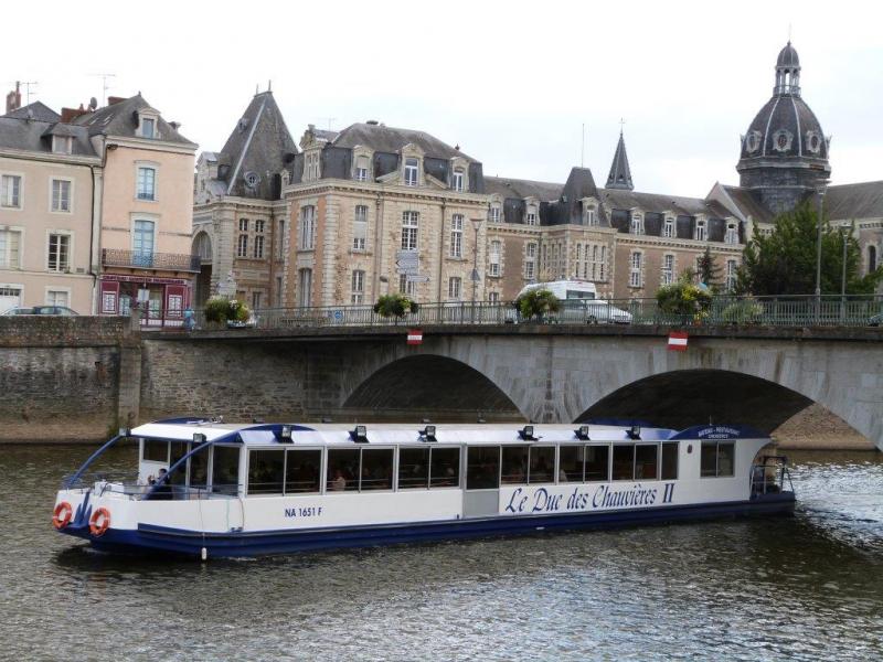 DEJEUNER CROISIERE SUR LA MAYENNE