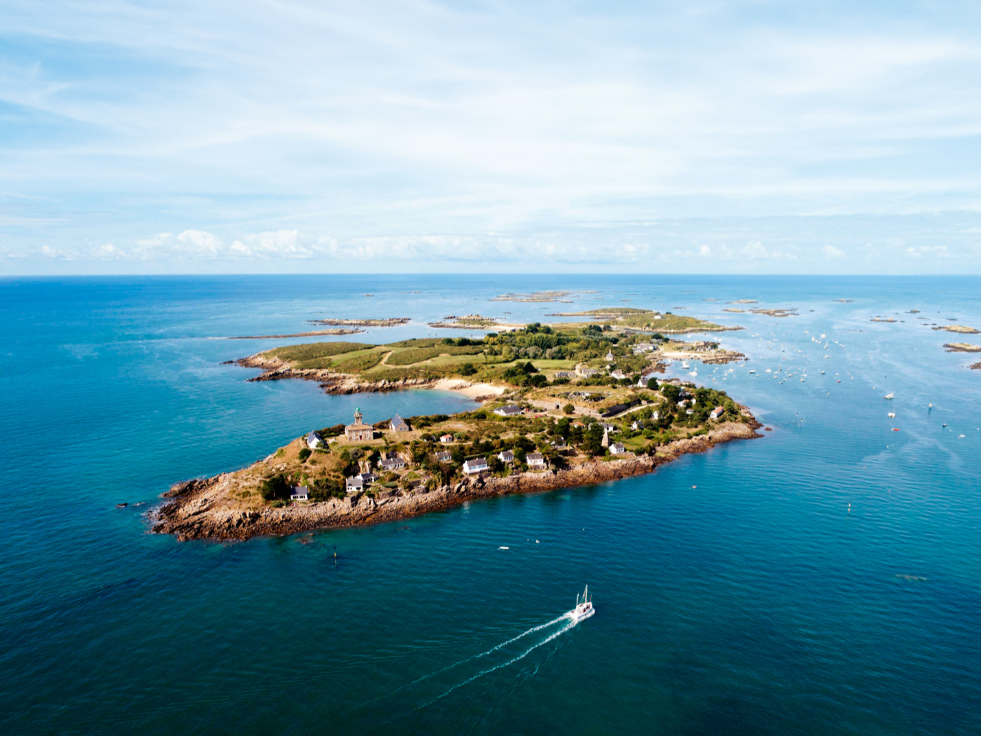ILES CHAUSEY VOYAGES FERRON