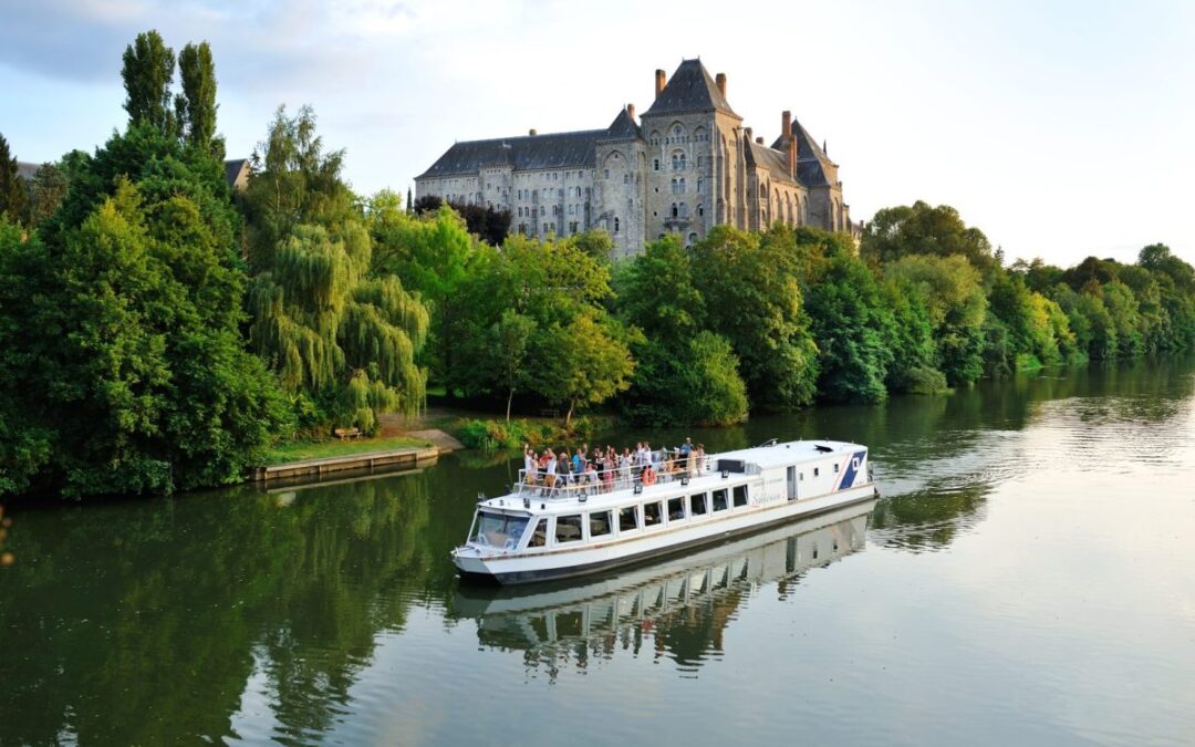 DEJEUNER CROISIERE SUR LA SARTHE